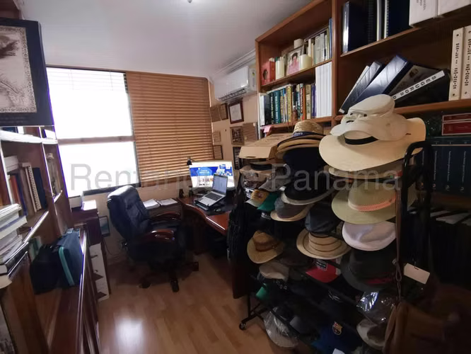 Venta de Apartamento de 175 m2 en PH Bahía Azul, Vía Porras 26-417GG
