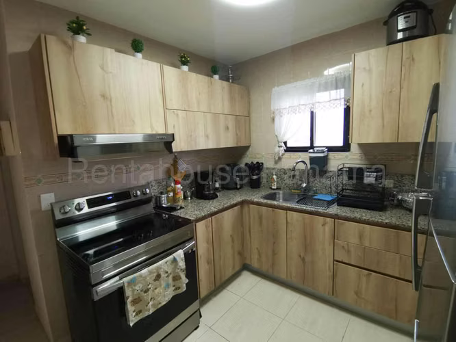 Venta de Apartamento de 175 m2 en PH Bahía Azul, Vía Porras 26-417GG