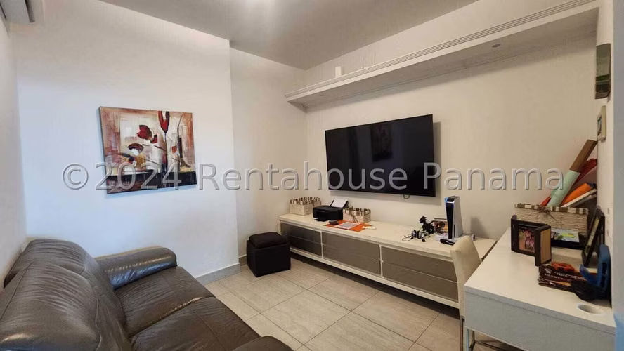 Venta de Apartamento de 218 m2 en PH Park View, Costa del Este 26-3024GG