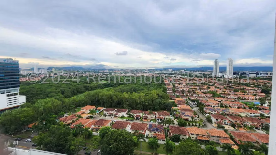Venta de Apartamento de 218 m2 en PH Park View, Costa del Este 26-3024GG