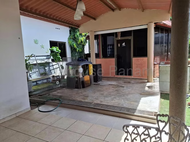 Venta de Casa con 367 m2 de Terreno en Brisas del Golf 26-8169GG