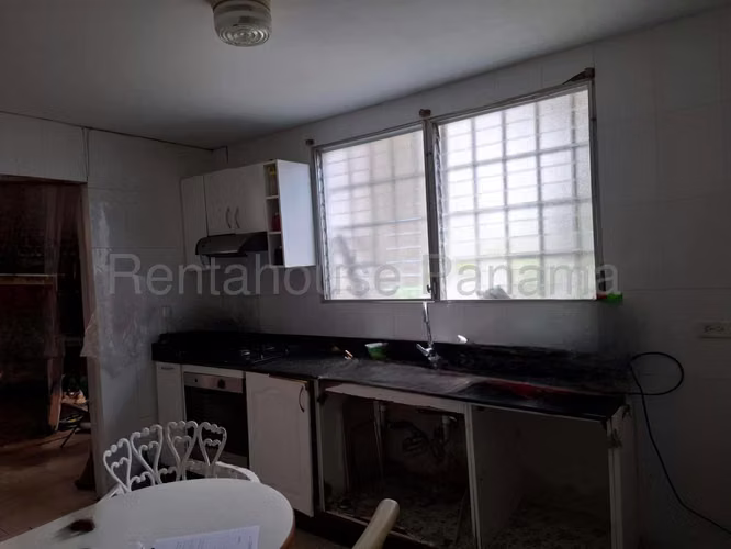 Venta de Casa con 367 m2 de Terreno en Brisas del Golf 26-8169GG