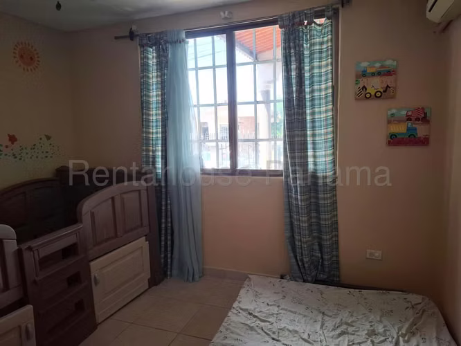 Venta de Casa con 367 m2 de Terreno en Brisas del Golf 26-8169GG