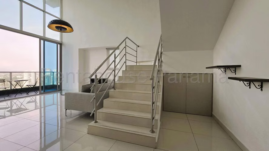 Venta de Apartamento Amoblado de 126 m2 en PH Park Loft, San Francisco 26-787GG