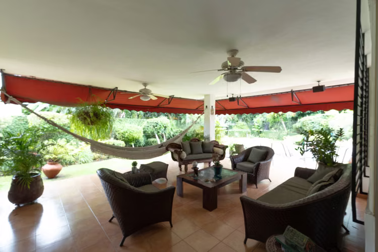 Casa Unifamiliar en Venta en El Carmen con seguridad