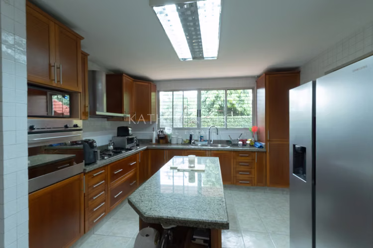 Casa Unifamiliar en Venta en El Carmen con seguridad
