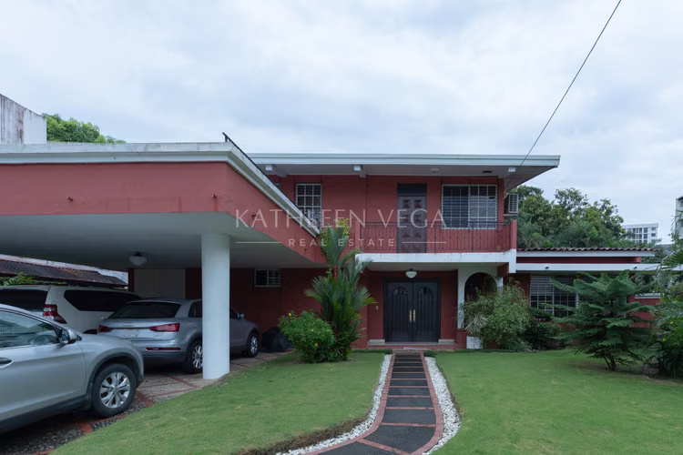 Casa Unifamiliar en Venta en El Carmen con seguridad