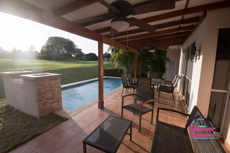 Casa adosada de 3 dormitorios con piscina privada