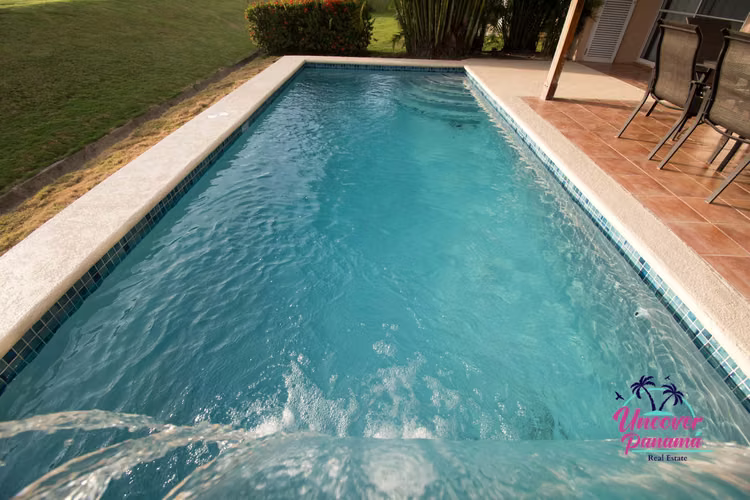 Casa adosada de 3 dormitorios con piscina privada