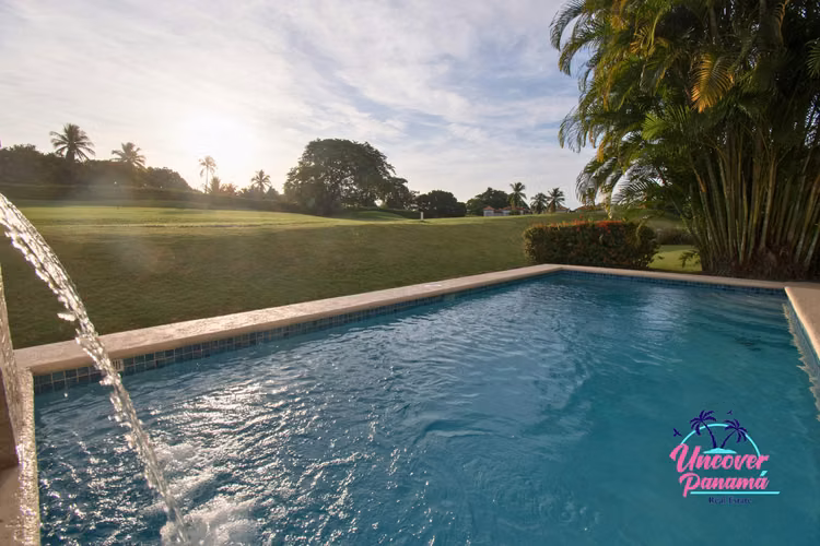 Casa adosada de 3 dormitorios con piscina privada