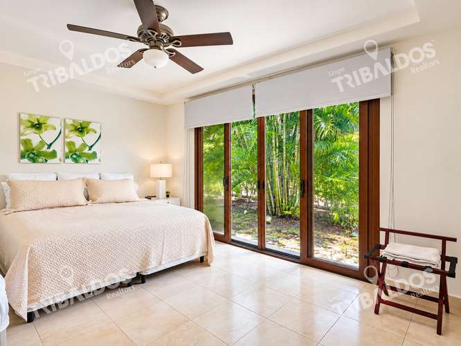 Venta de Casa en Buenaventura con 8 Recámaras, Piscina y Jacuzzi