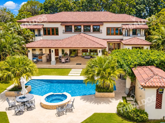 Venta de Casa en Buenaventura con 8 Recámaras, Piscina y Jacuzzi - Imagen 2