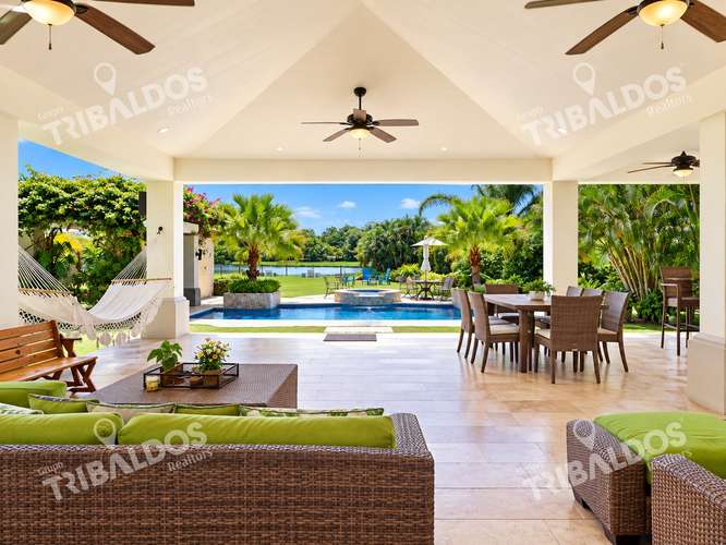 Venta de Casa en Buenaventura con 8 Recámaras, Piscina y Jacuzzi