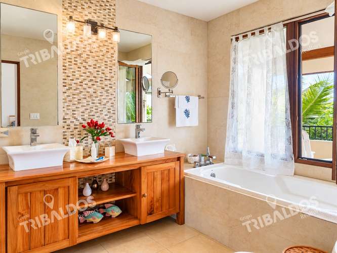 Venta de Casa en Buenaventura con 8 Recámaras, Piscina y Jacuzzi