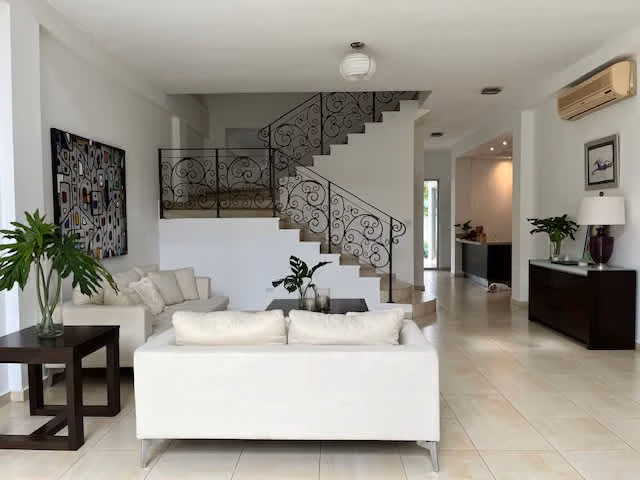 Moderna Casa en Venta - Excelente ubicación! ID 24428