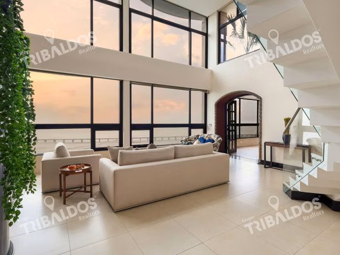 Two-level oceanfront Condo in Coco del Mar