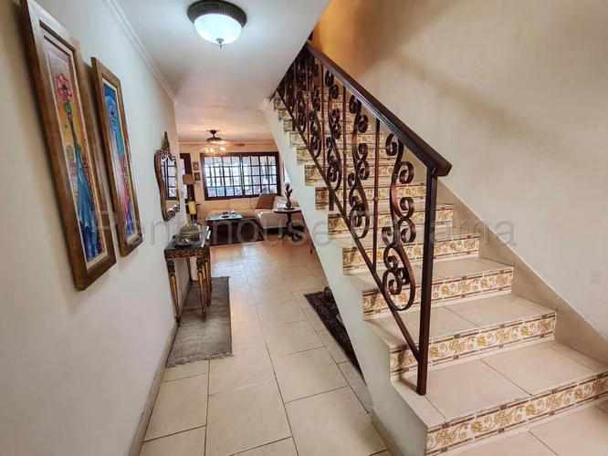 Venta de Casa con 368 m2 de Terreno en El Avance de Betania 26-938GG