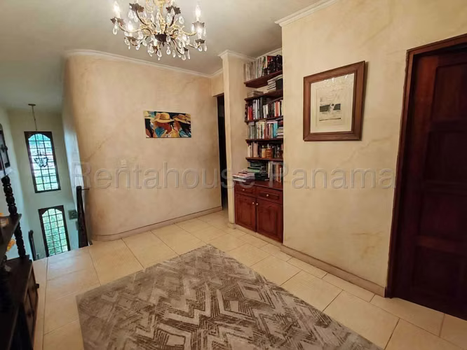 Venta de Casa con 368 m2 de Terreno en El Avance de Betania 26-938GG