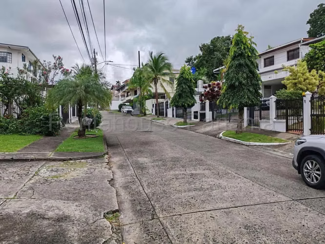 Venta de Casa con 368 m2 de Terreno en El Avance de Betania 26-938GG