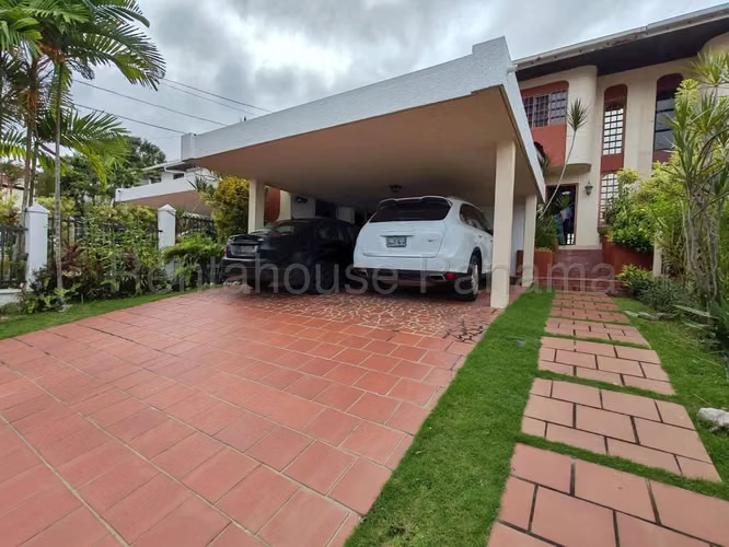 Venta de Casa con 368 m2 de Terreno en El Avance de Betania 26-938GG