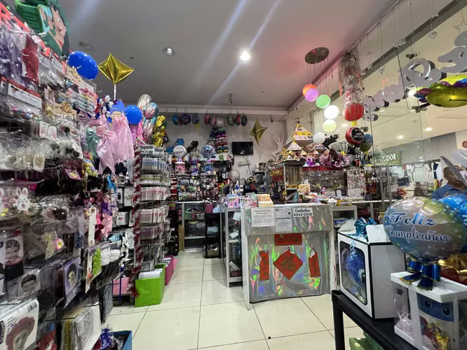 Se vende local comercial en Westland Mall - Imagen 2