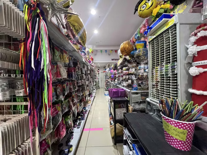 Se vende local comercial en Westland Mall - Imagen 5