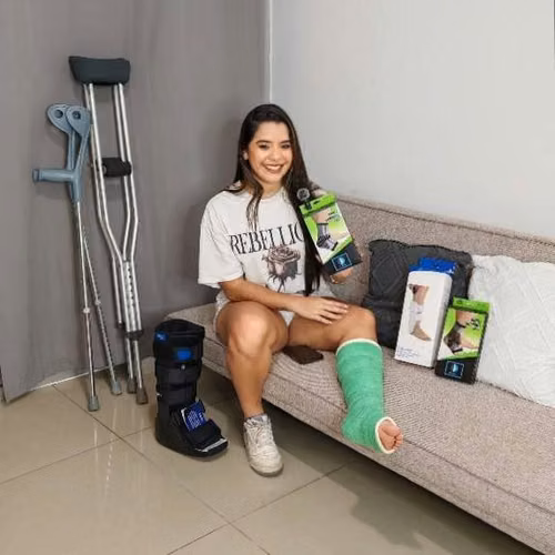 Muletas Botas Ortopédicas Walker Inmovilizador de Rodilla Tobilleras Rodilleras Bastones canadienses vendas de yeso fisioterapia
