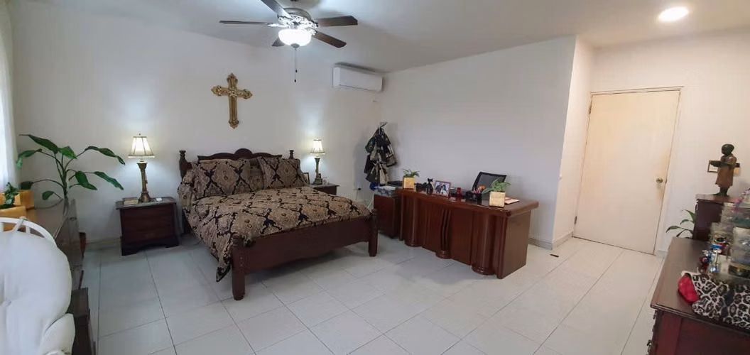 Venta de amplia y hermosa casa en El Doral – Altos del Bosque