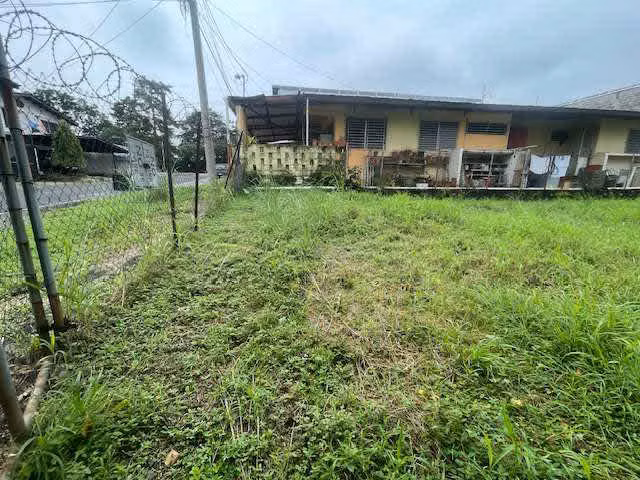 Se vende terreno en Parque Lefevre