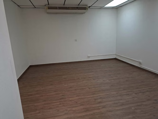 Alquilo Local Comercial Remodelado 100 mts / PLAZA AVENTURA / OFERTA