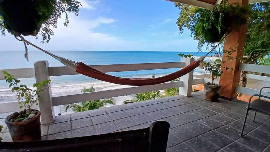 FRENTE AL MAR - RESIDENCIA - PLAYA CORONA