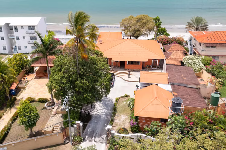 FRENTE AL MAR - RESIDENCIA - PLAYA CORONA