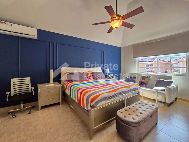 Venta de casa en Palmeras del Este Costa del Este
