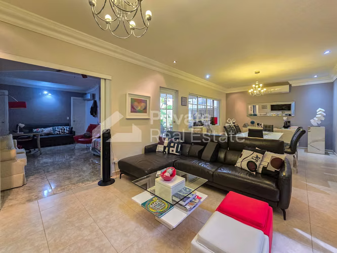 Venta de casa en Palmeras del Este Costa del Este