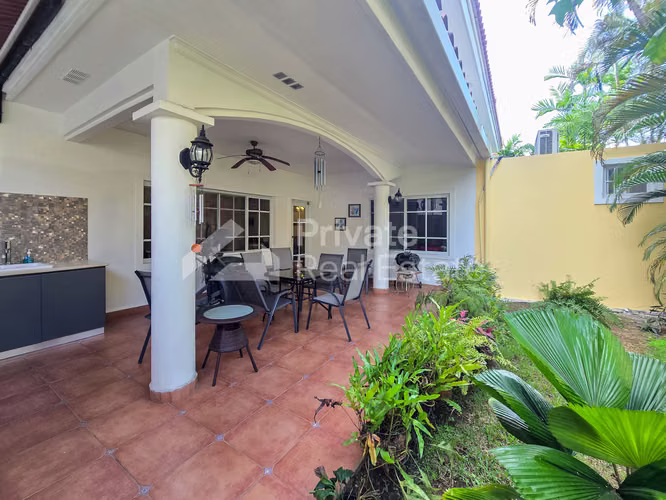 Venta de casa en Palmeras del Este Costa del Este