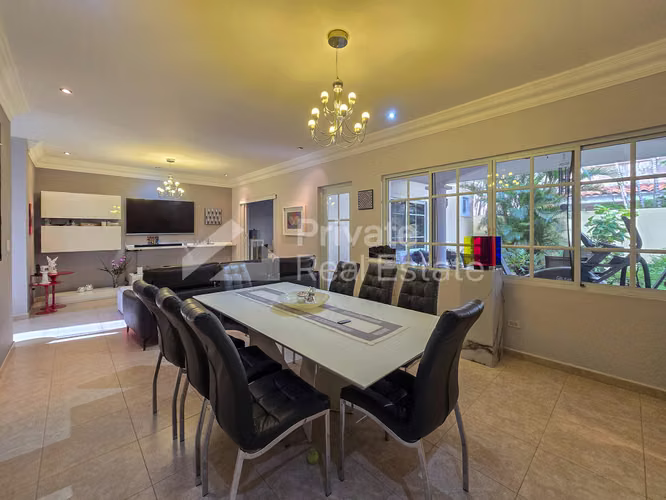 Venta de casa en Palmeras del Este Costa del Este