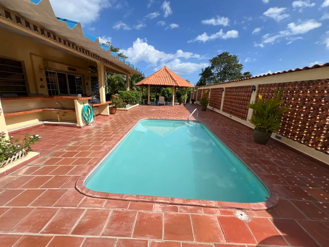 RÍO MAR Casa con Piscina a pasos de la playa
