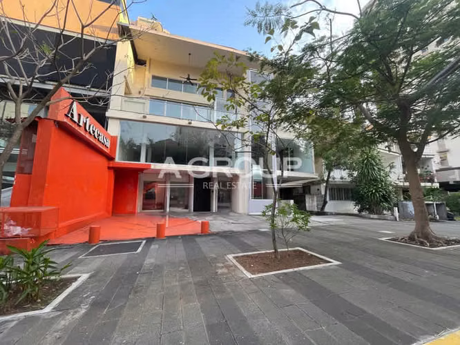 Se Alquila Propiedad - Calle Uruguay - Edificio