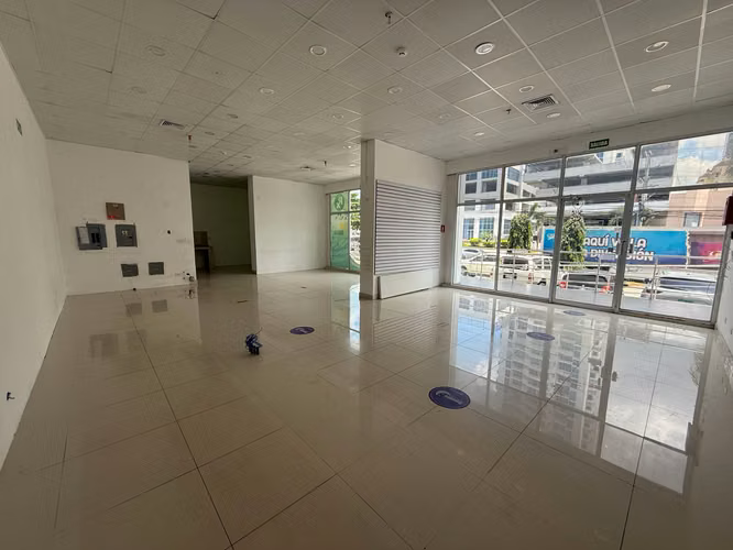Alquiler de Local Comercial en Via España, PH Premium, 102m2
