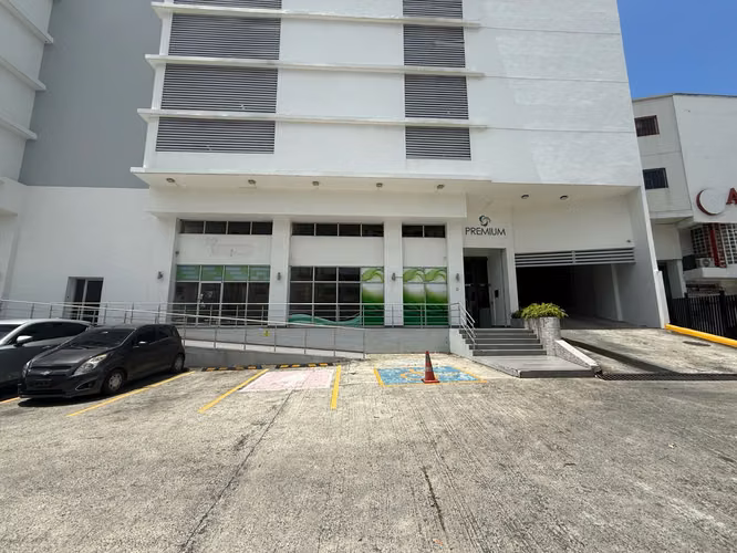 Alquiler de Local Comercial en Via España, PH Premium, 102m2