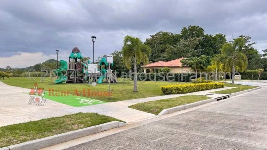 Venta de Townhome Exclusivo en PH Woodlands, Panamá Pacífico 26-1111GG