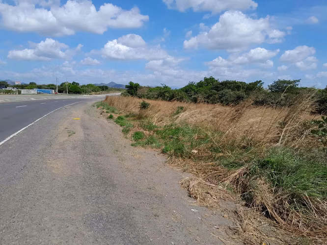 SE VENDE TERRENO A ORILLAS DE LA  CARRETERA INTERAMERICANA