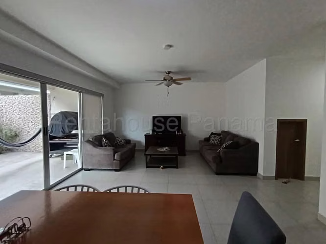 Venta de Casa Modelo Guayacán en PH Altos del Parque, Altos de Panamá 26-1139GG
