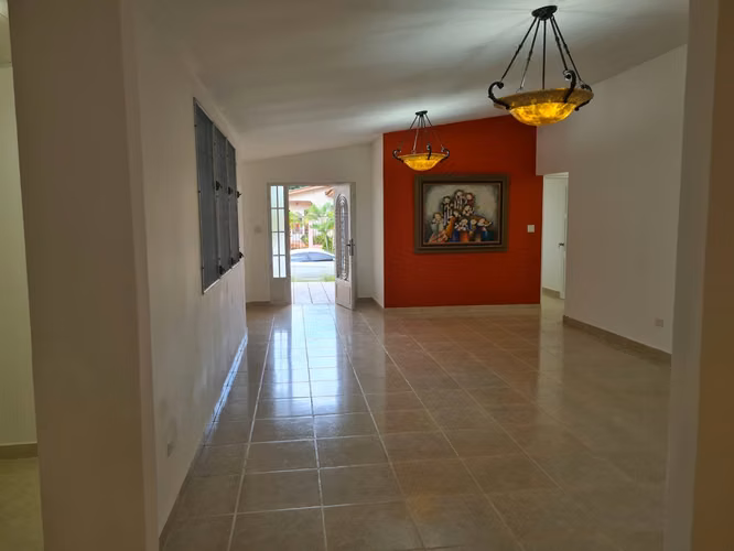 Venta de Hermosa Casa en Brisas del Golf