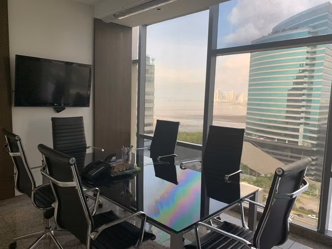 Venta de Oficina Amoblada en Torre Banco Aliado