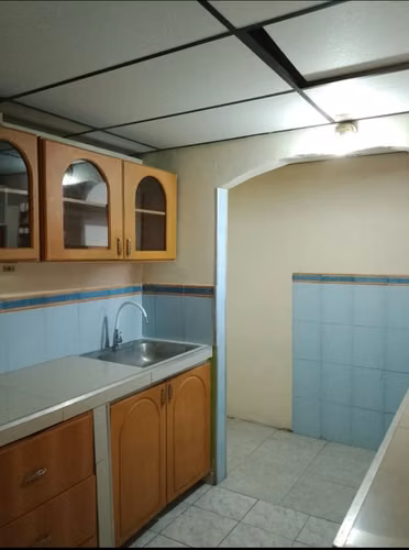 CASA EN  VENTA EN LA 24 DE DICIEMBRE BARRIADA ALTOS DEL ANGEL