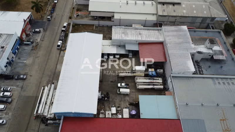 Se vende Terreno con galera - Parque industrial Costa del Este