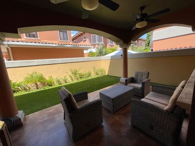 Rebajada! Hermosa Casa Renovada en Venta!