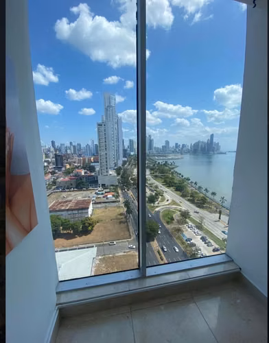 VENTA OFICINA EN LA AVENIDA BALBOA