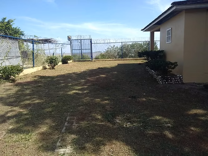 OFERTA PLAYA LEONA LA CHORRERA SE VENDE CASA A ORILLA DEL MAR B/ 40 000